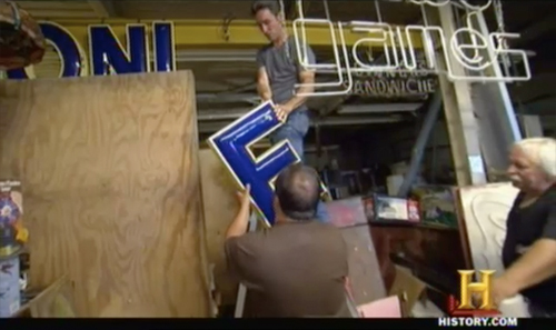american pickers pint sized Mike buys six of large porcelain sign letters